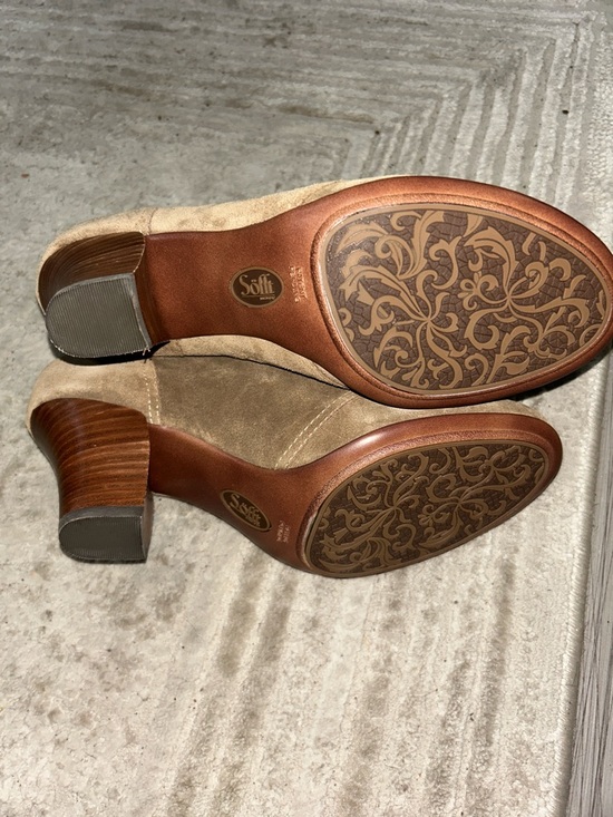 Woman’s Soft Shoes Suede Tan Lace-Up Shoes – Size 11 - Picture 6 of 7